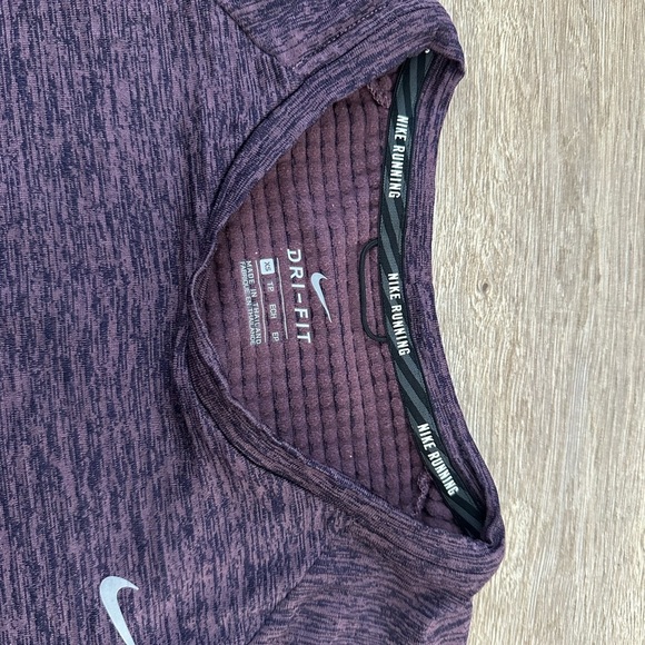 Nike Epic Running Long Sleeve Top, size XS - Picture 5 of 7